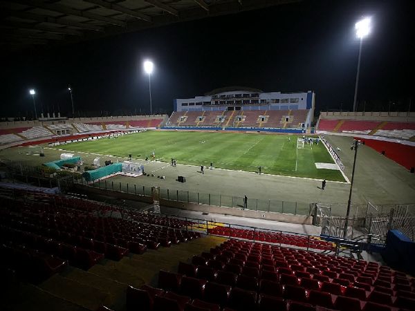 Γήπεδο σε... μαύρο χάλι!