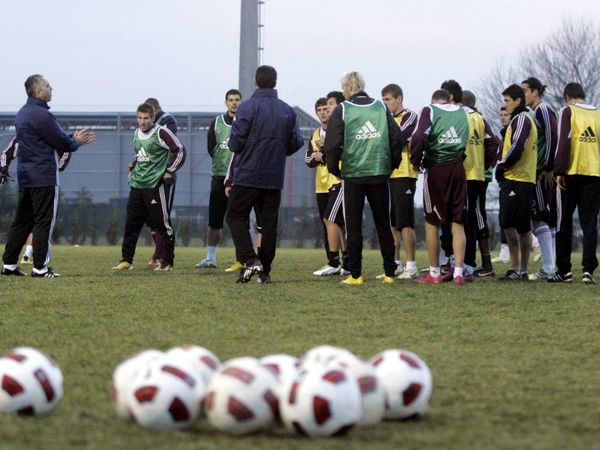 Αύριο η επιστροφή 