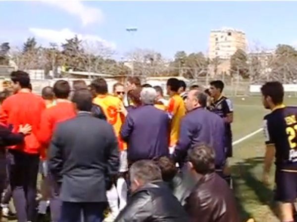 Φιλικό για μποξέρ (video)