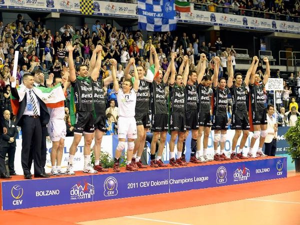 Δικός της ο θρόνος!