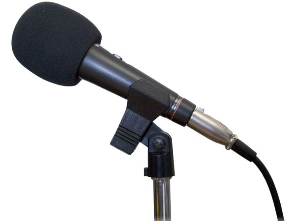 Μετακομίζει και απολύει...