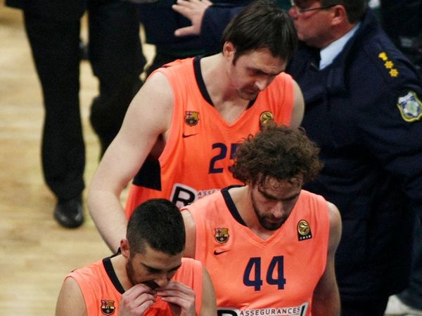 Με σκυμμένα κεφάλια!