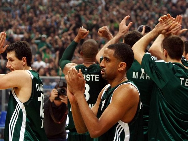 Οι θριαμβευτές είναι προσγειωμένοι!