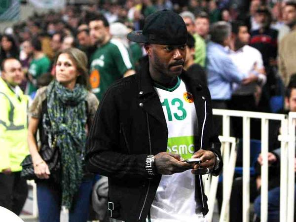 Με τη στήριξη του Σισέ (ph+vd)