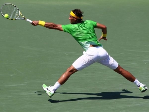 Χάνει, αλλά όχι την κορυφή