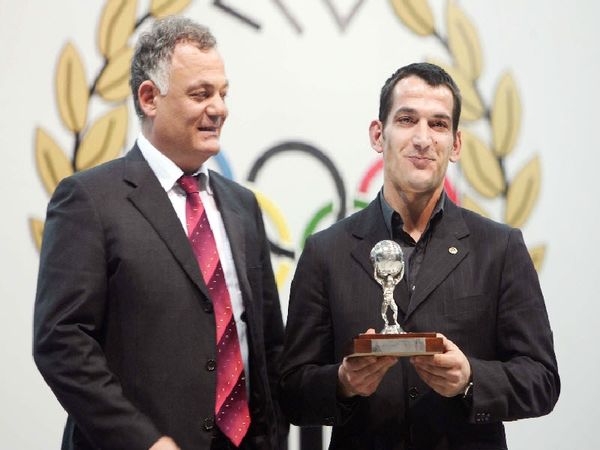 Ναι μεν Ταγματάρχη, αλλά...