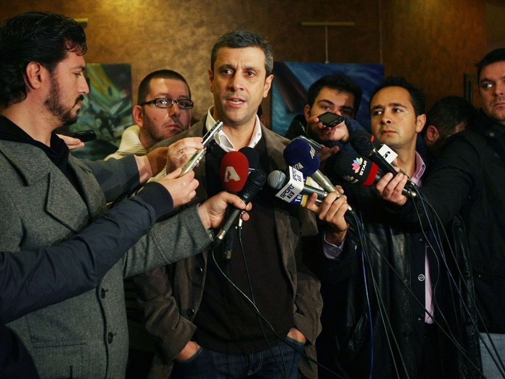 Να μιλήσει με ανοιχτά χαρτιά...