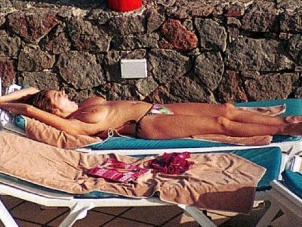 Topless η Κέλι Μπρουκ!