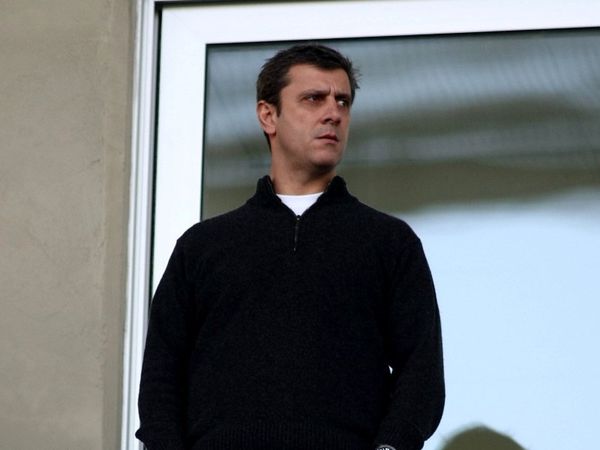 Aνοίγει τα χαρτιά του...