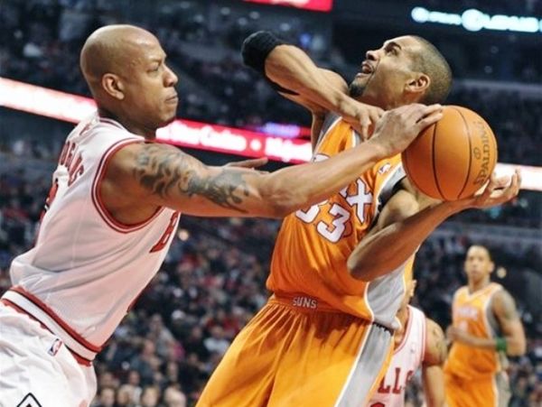 Τρεις νίκες μπροστά