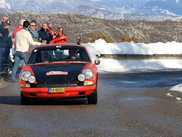 Εκτός συνόρων