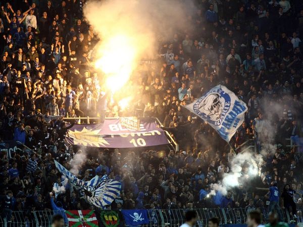 Με τον κόσμο στο πλευρό του