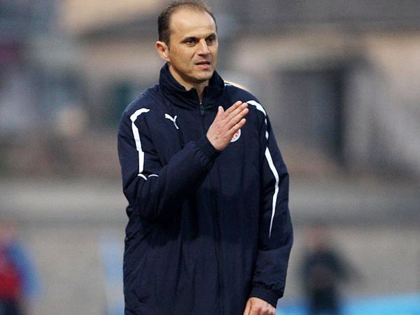 «Ανοίγει» τα… χαρτιά του