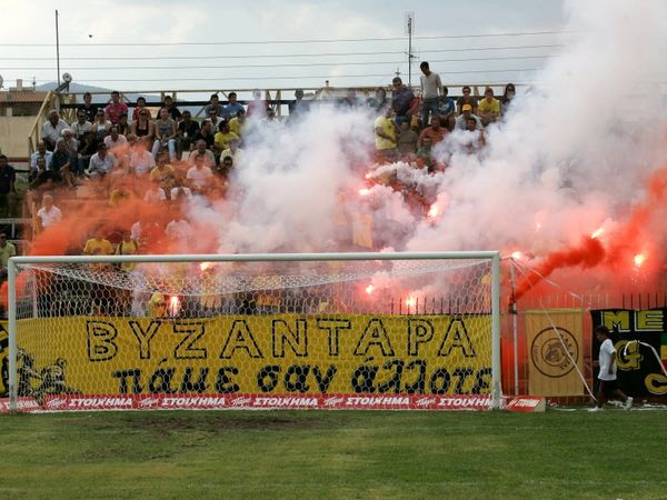 Τους… τραπεζώνει!