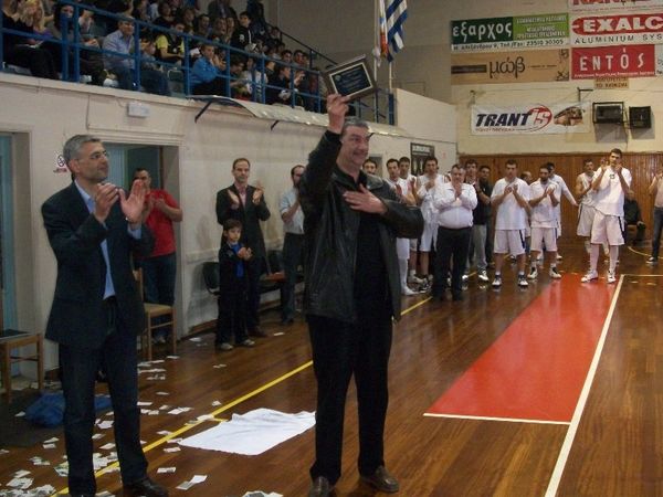 Τίμησαν τον Πετρόπουλο
