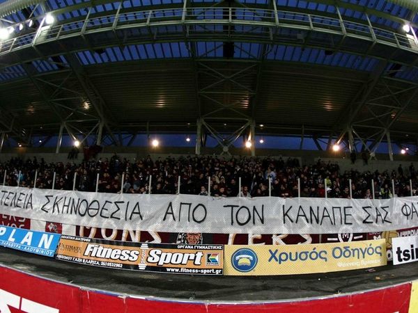 Συνθήματα κατά Πηλαδάκη