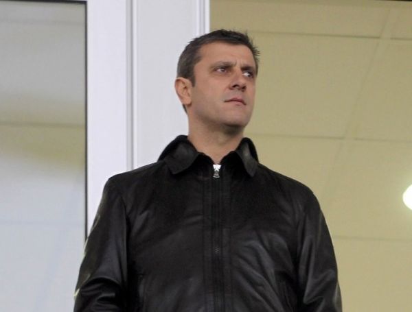 Ή χορεύεις στον ρυθμό τους ή αποχωρείς!