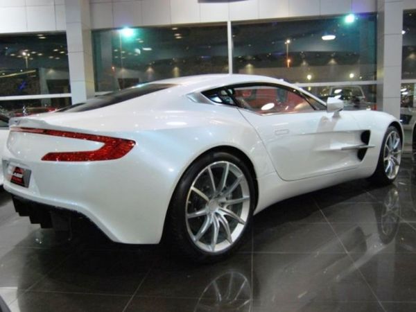 Aston Martin One – 77