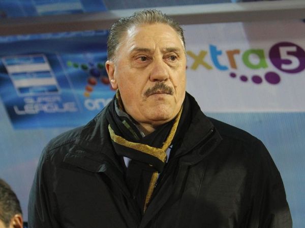 Σε αναζήτηση προπονητή...