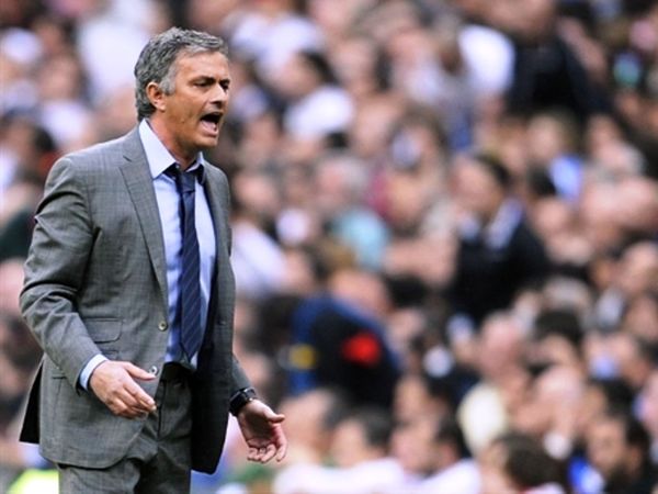 Ανοίγει τα χαρτιά του