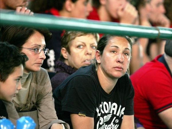 Στις κερκίδες η Καμμένου