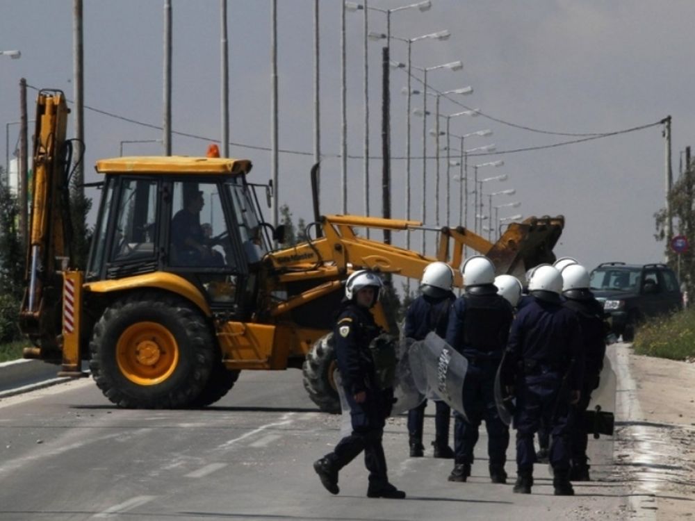 Έσκαψαν…τάφρο στην Λαυρίου