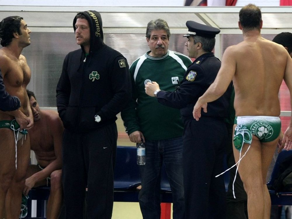 «Βουλιάζετε το άθλημα»