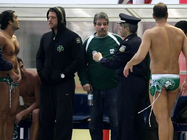 «Βουλιάζετε το άθλημα»