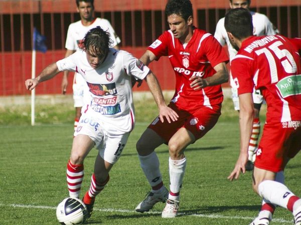  Συνεχίζει ακάθεκτη… 