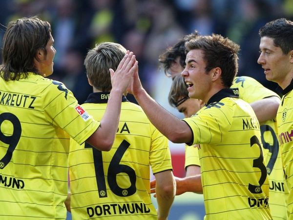 Ανοίγει σαμπάνιες (video)