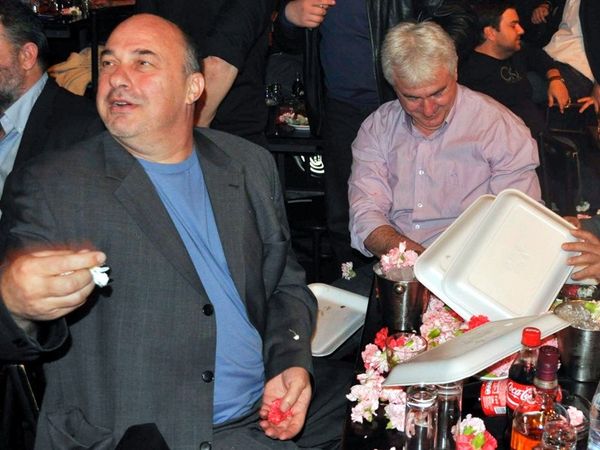 Το γλέντι στα μπουζούκια!(ph)