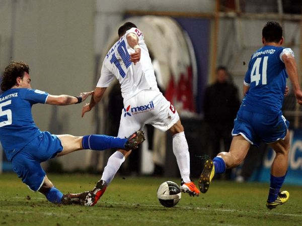 Εκτός ο Γιόνδης   