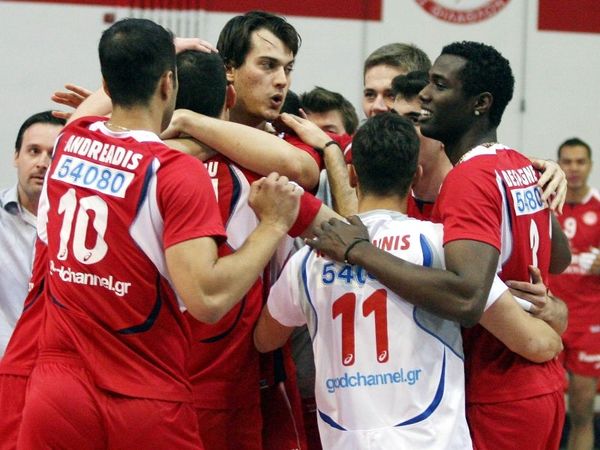 Ώρα να μιλήσουν οι «ερυθρόλευκοι»