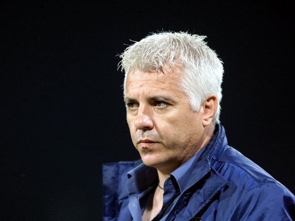 Τραβάει… αυτιά ο Παπακώστας 