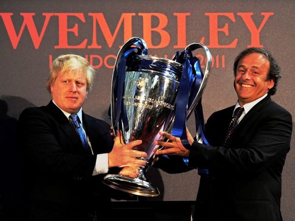 Έφτασε το τρόπαιο!