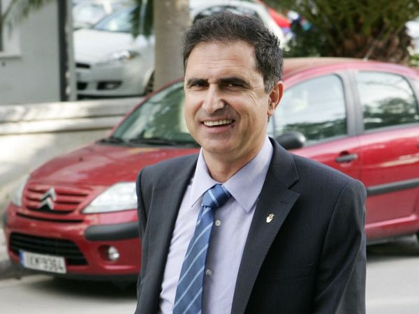 Περιμένει τις εξελίξεις