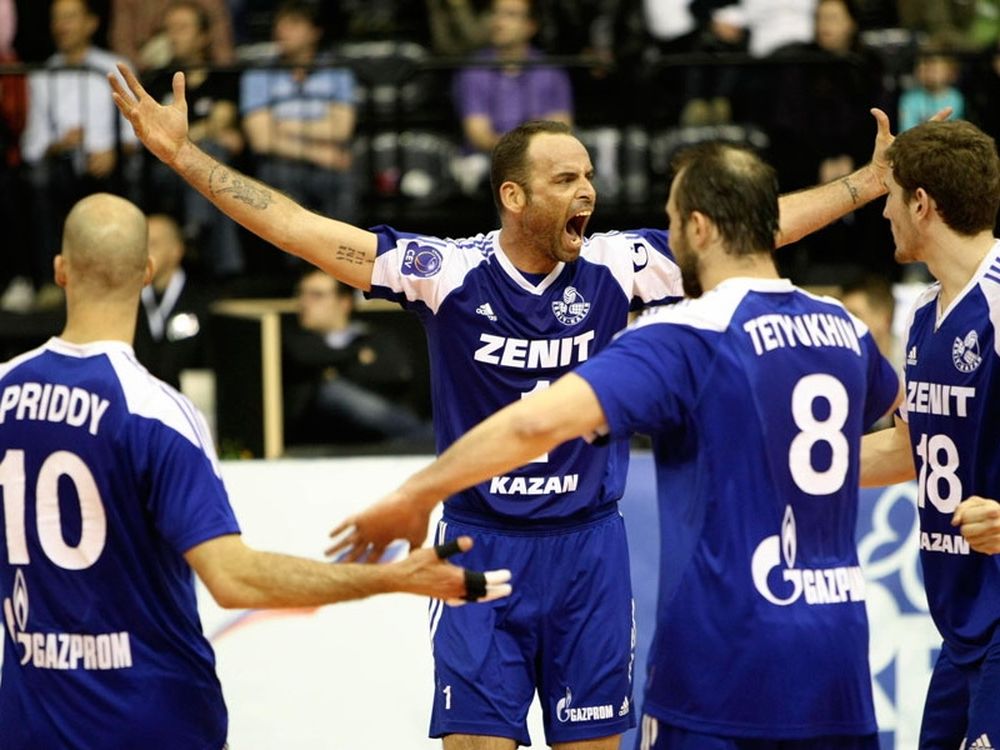 Πέρασε και περιμένει