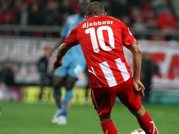 Ο «τρομοκράτης» με τα κόκκινα!(vd)