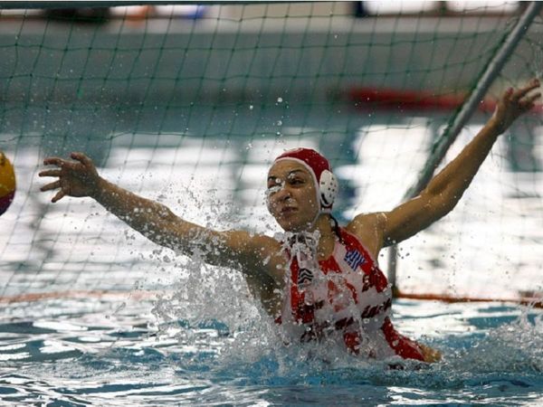 Από την πισίνα στην TV