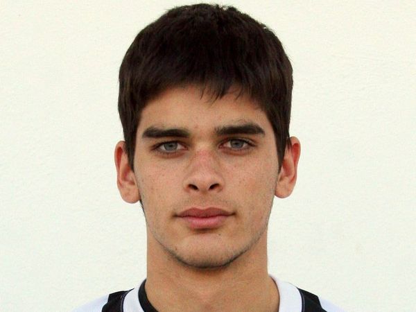 «Κοιτάει» Τριανταφυλλάκο