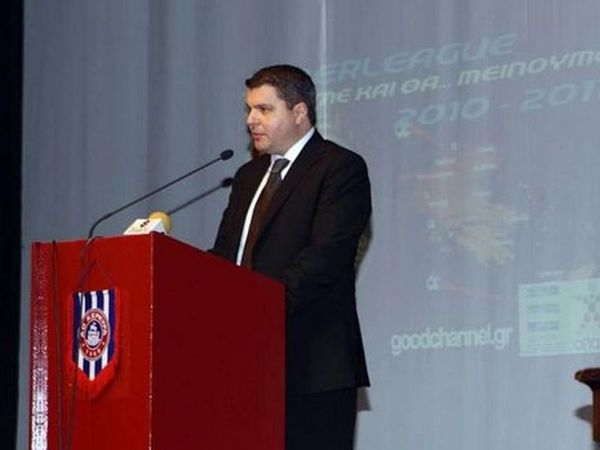 Ανακοινώνει τον Λυράκη