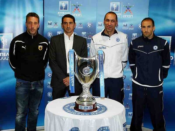 Με το βλέμμα στην «κούπα»