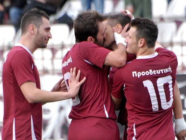 Εξαλλοι με τους παλαίμαχους