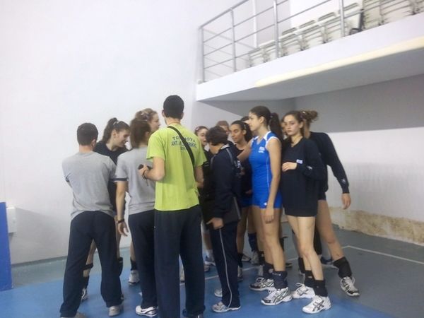 Πρεμιέρα με δύσκολα