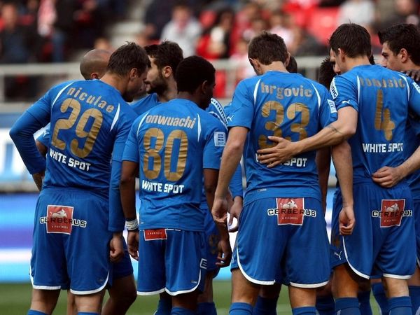 Τσεκάρει τους νέους