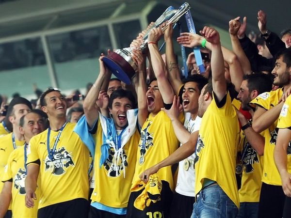 Το σήκωσαν και οι τρεις!