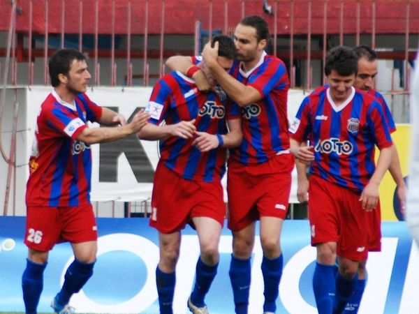 Το έβαλε με δέκα