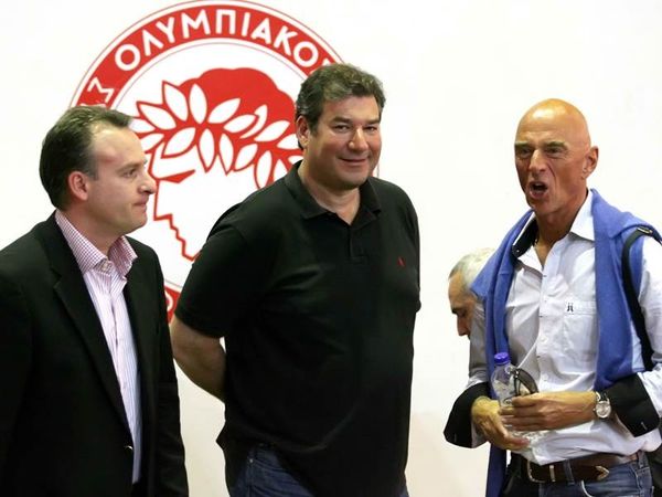 Πρώτα η… κουμπαριά