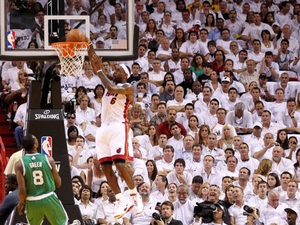 Δύο στα δύο οι Χιτ