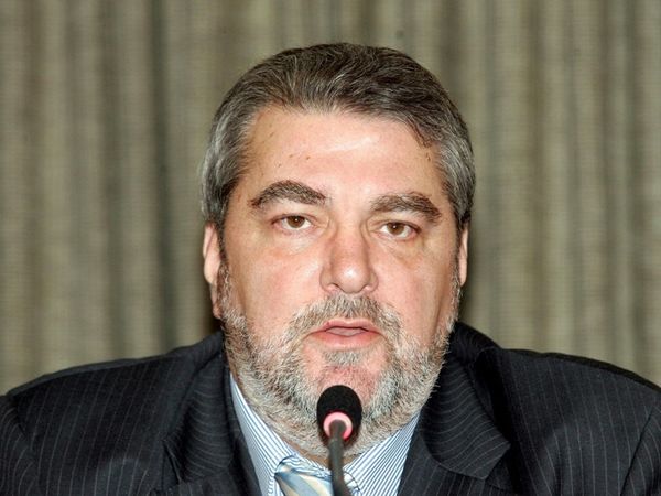 «Κυνηγάνε ανεμόμυλους»